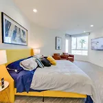 Lavish Living Lux Marina Views