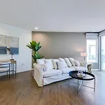 Lavish Living Lux Marina Views