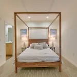 Lavish Living Lux Marina Views